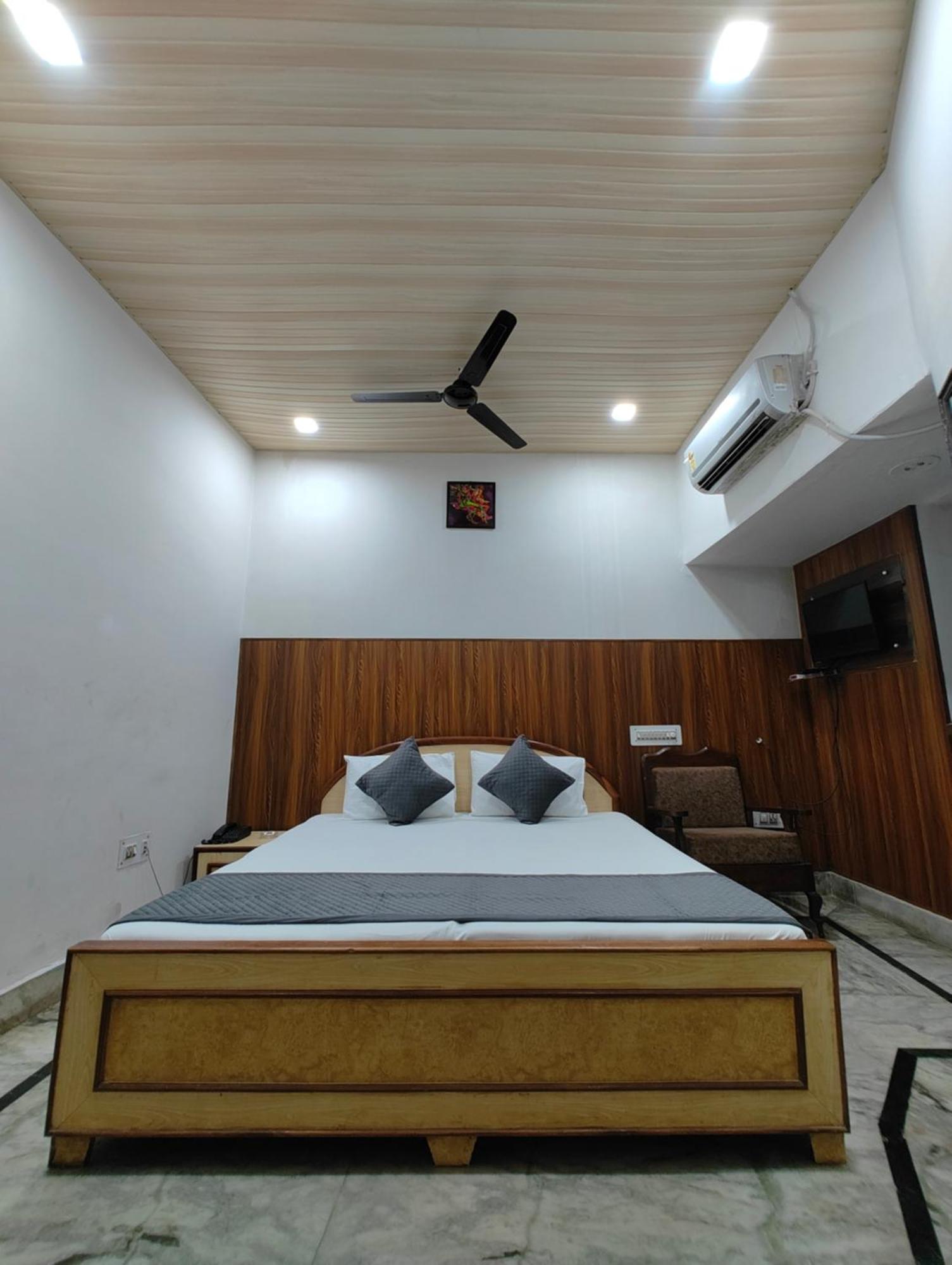 Hotel Swarajya Palace Agra  Exterior photo